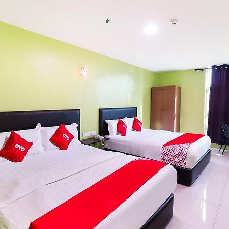 Oyo 89665 Royale City Hotel Szepang Kültér fotó