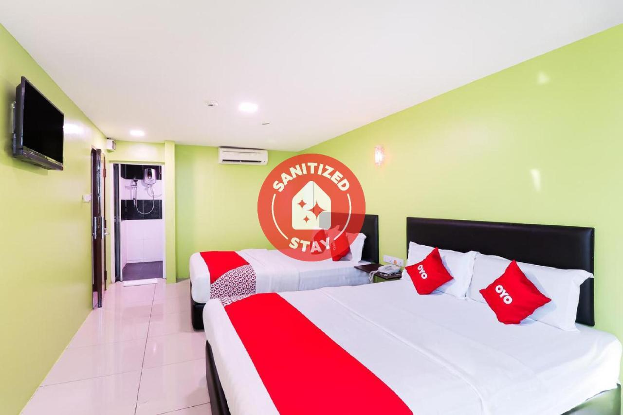 Oyo 89665 Royale City Hotel Szepang Kültér fotó