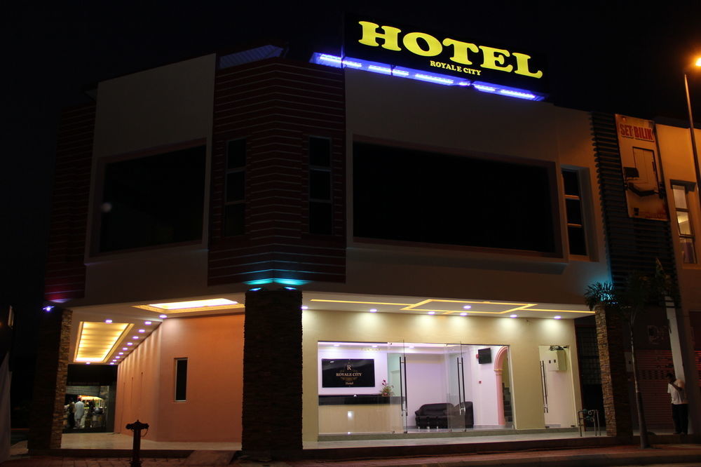 Oyo 89665 Royale City Hotel Szepang Kültér fotó