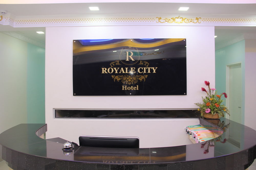 Oyo 89665 Royale City Hotel Szepang Kültér fotó
