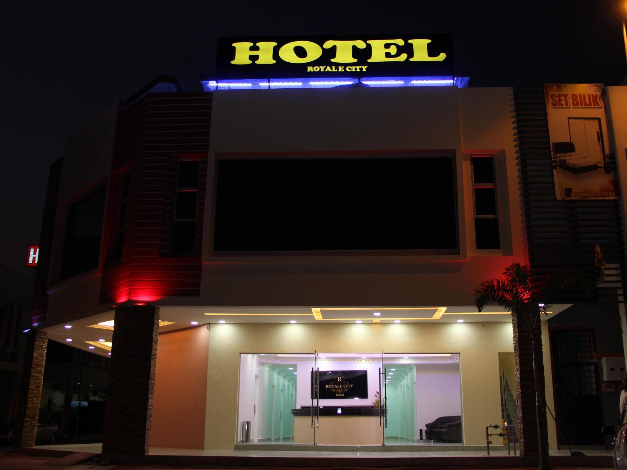 Oyo 89665 Royale City Hotel Szepang Kültér fotó