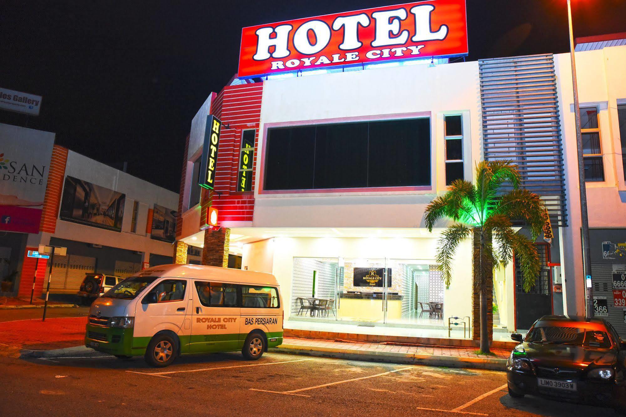 Oyo 89665 Royale City Hotel Szepang Kültér fotó