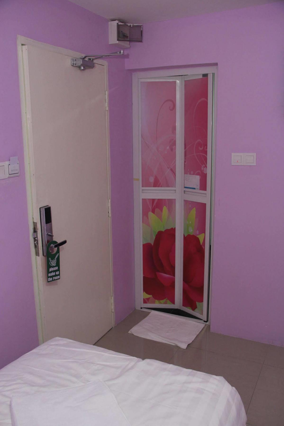 Oyo 89665 Royale City Hotel Szepang Kültér fotó