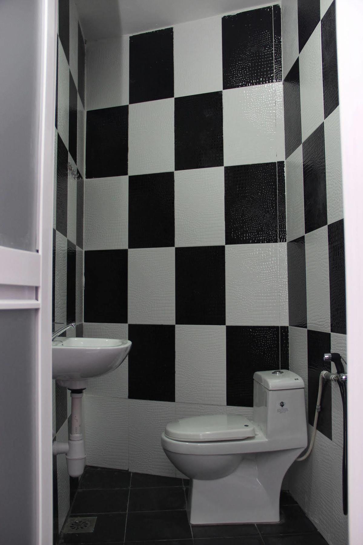 Oyo 89665 Royale City Hotel Szepang Kültér fotó