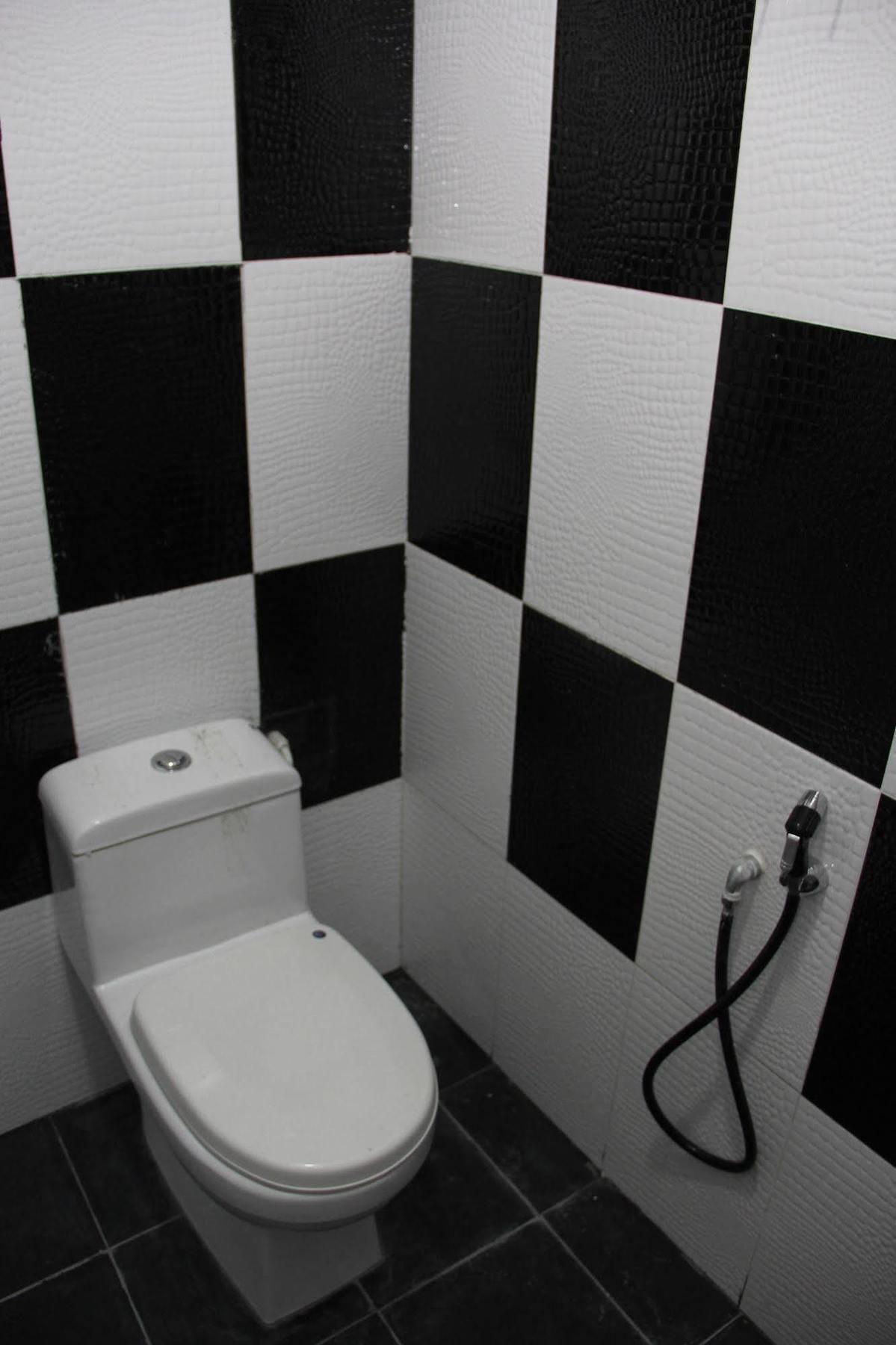 Oyo 89665 Royale City Hotel Szepang Kültér fotó