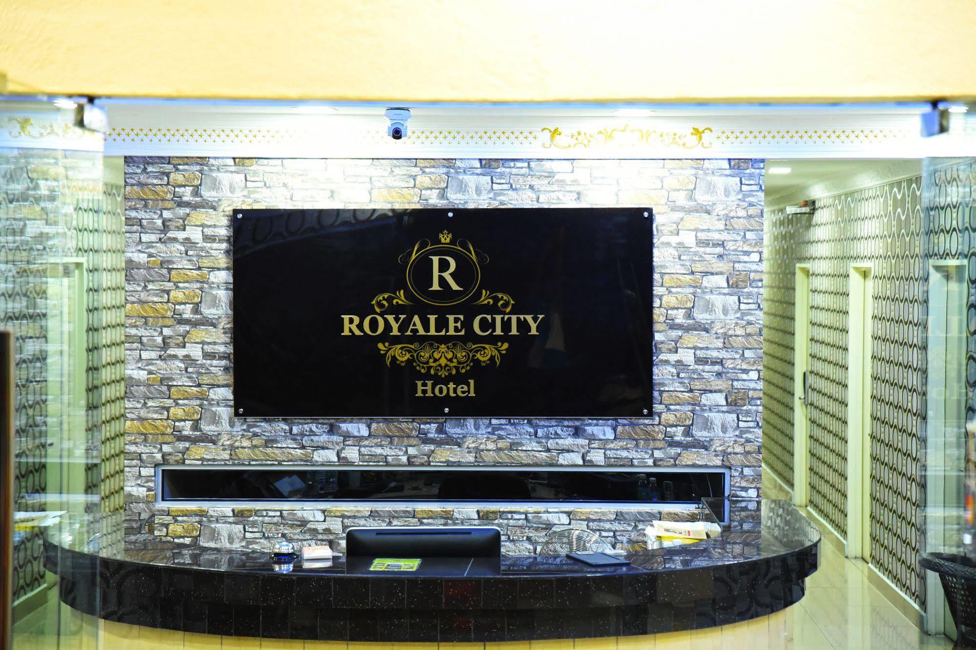 Oyo 89665 Royale City Hotel Szepang Kültér fotó