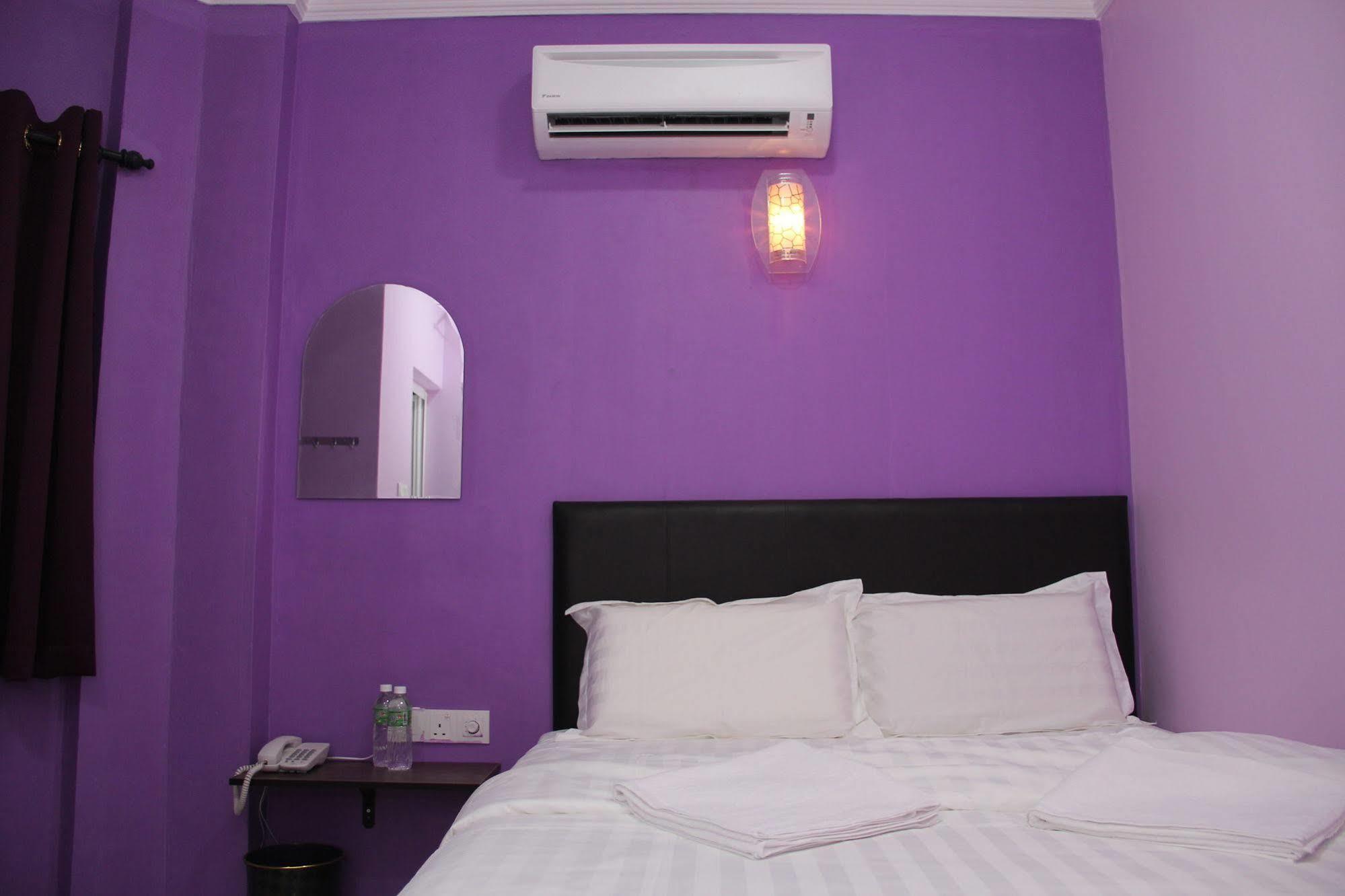 Oyo 89665 Royale City Hotel Szepang Kültér fotó