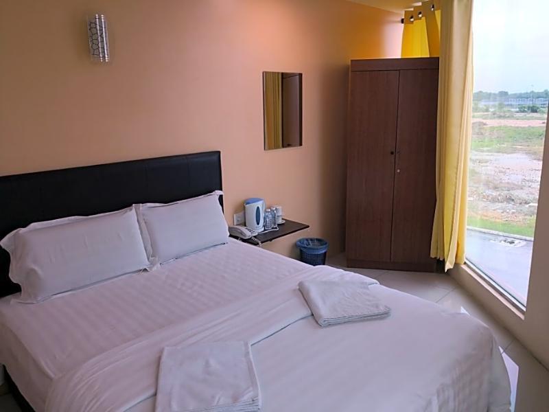Oyo 89665 Royale City Hotel Szepang Kültér fotó