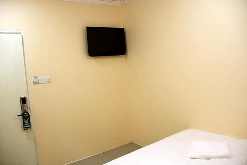 Oyo 89665 Royale City Hotel Szepang Kültér fotó