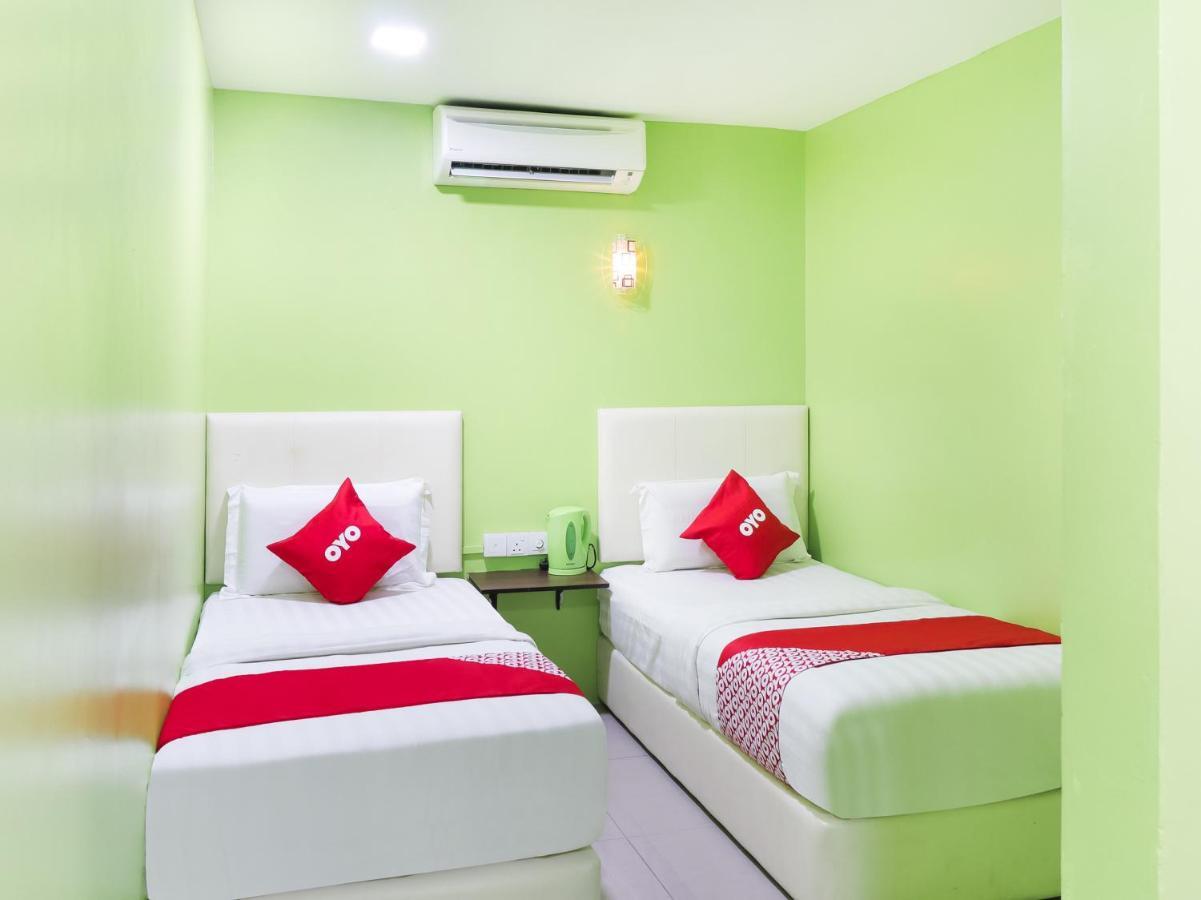 Oyo 89665 Royale City Hotel Szepang Kültér fotó