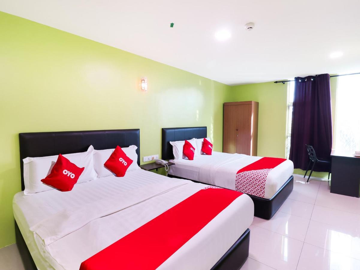 Oyo 89665 Royale City Hotel Szepang Kültér fotó