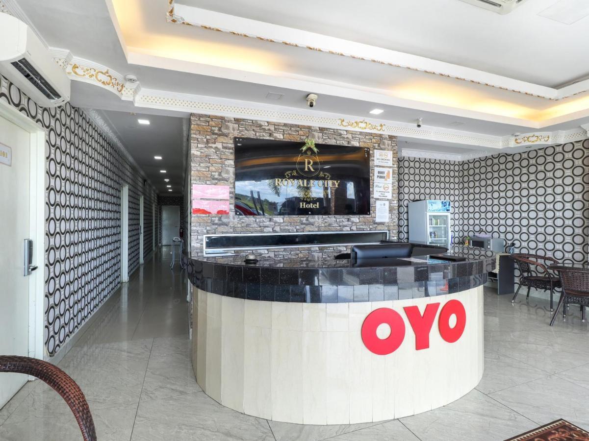 Oyo 89665 Royale City Hotel Szepang Kültér fotó