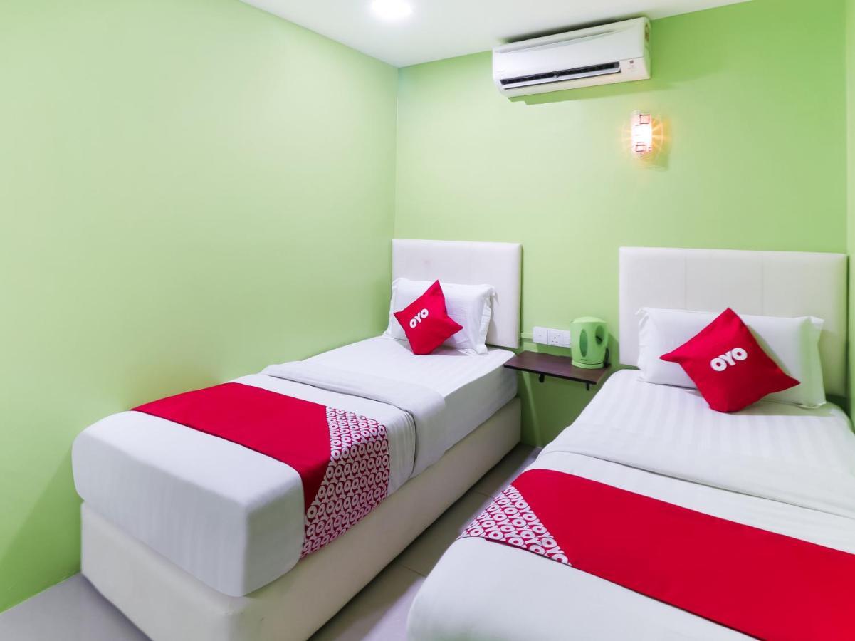 Oyo 89665 Royale City Hotel Szepang Kültér fotó