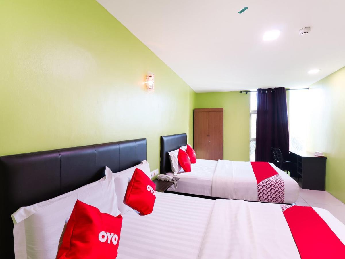 Oyo 89665 Royale City Hotel Szepang Kültér fotó