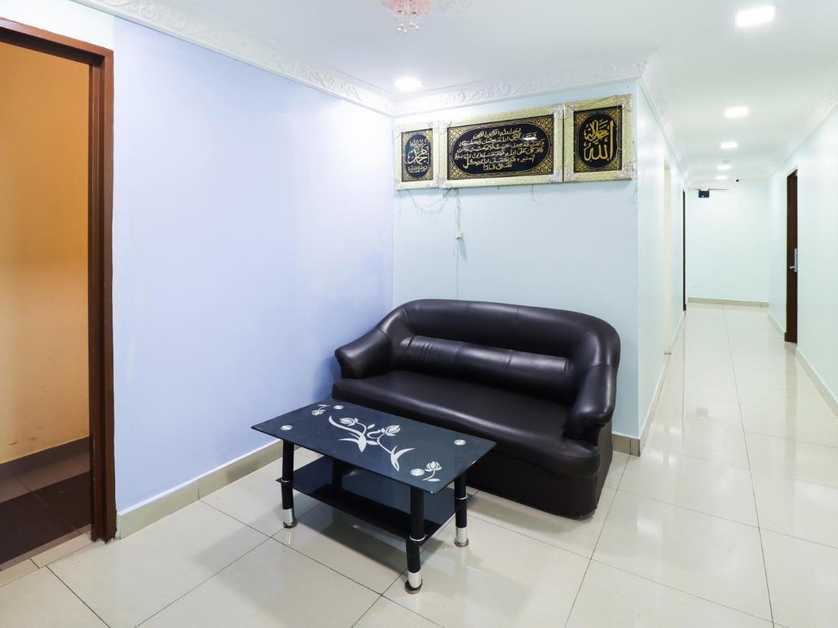 Oyo 89665 Royale City Hotel Szepang Kültér fotó