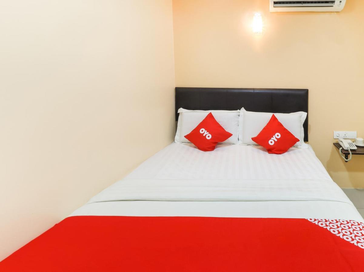 Oyo 89665 Royale City Hotel Szepang Kültér fotó