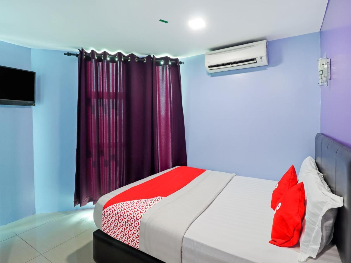 Oyo 89665 Royale City Hotel Szepang Kültér fotó