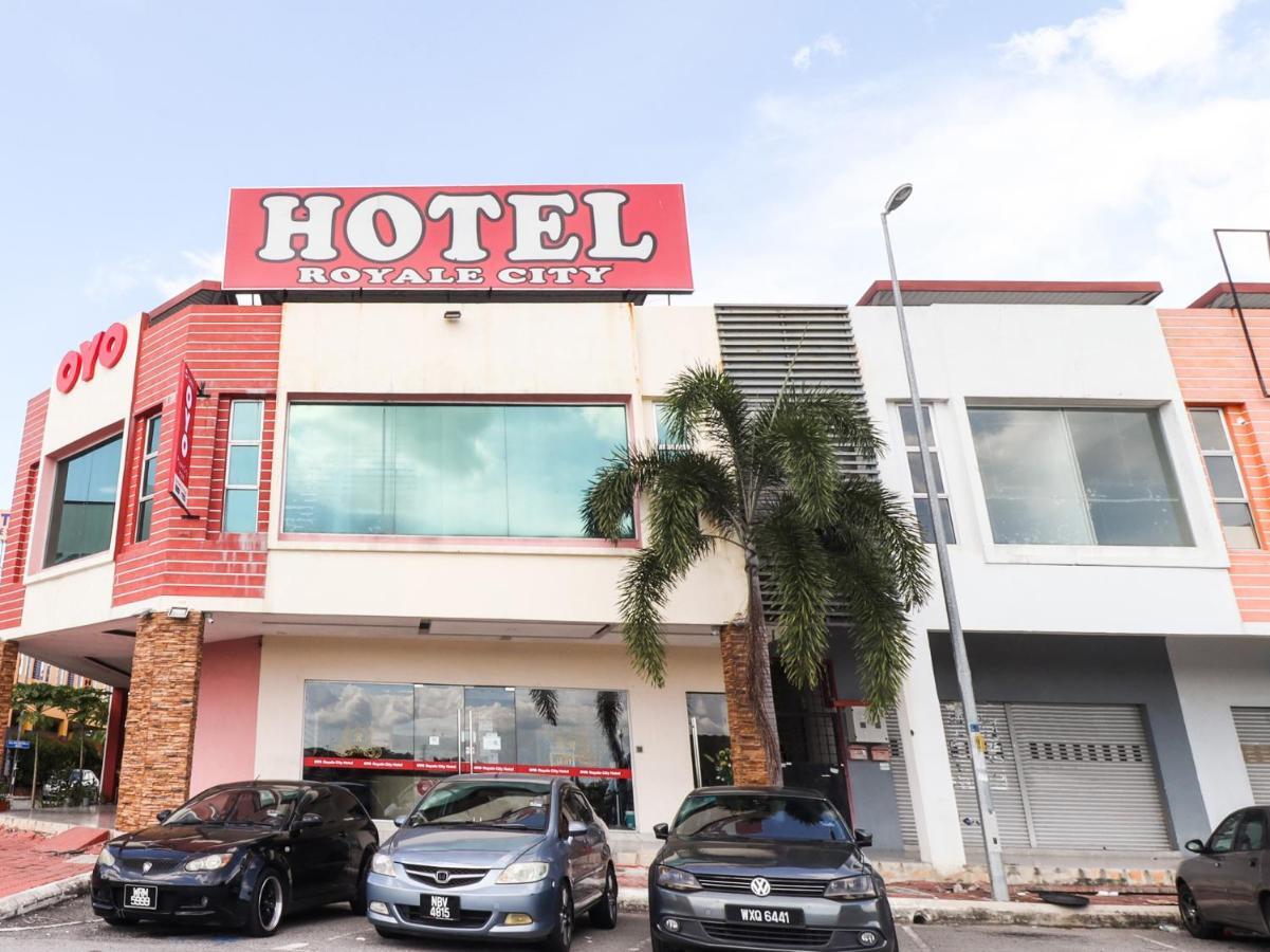 Oyo 89665 Royale City Hotel Szepang Kültér fotó