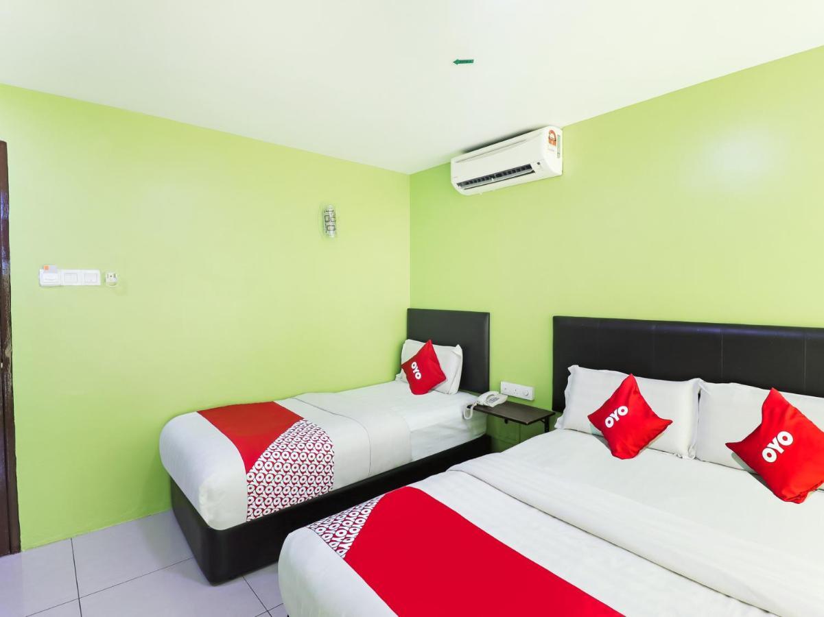 Oyo 89665 Royale City Hotel Szepang Kültér fotó