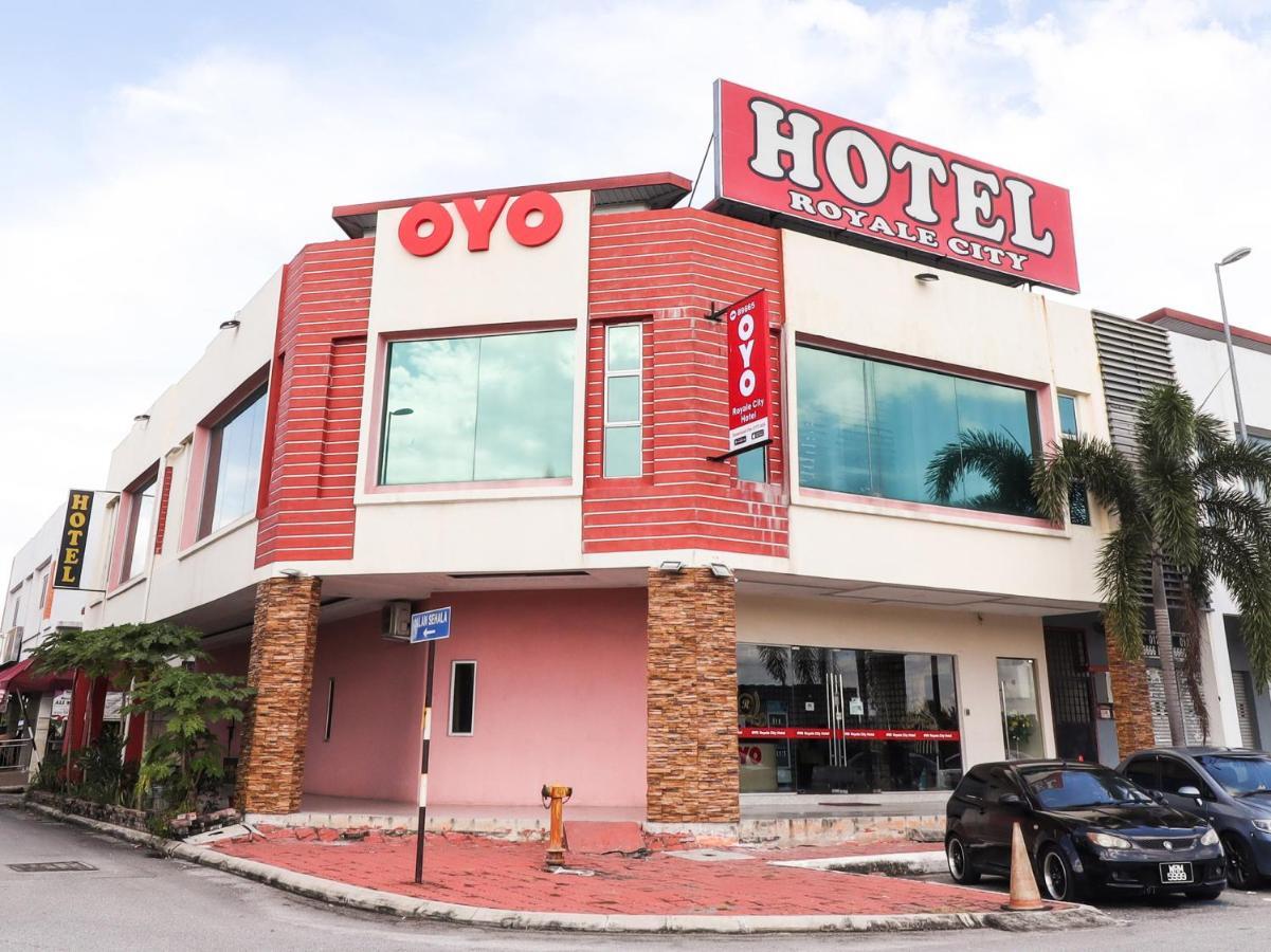 Oyo 89665 Royale City Hotel Szepang Kültér fotó