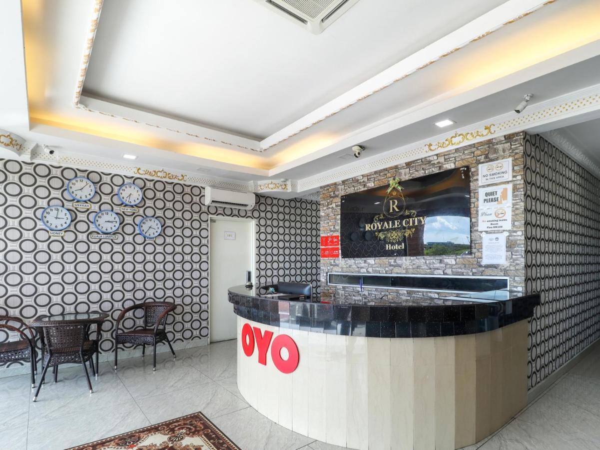 Oyo 89665 Royale City Hotel Szepang Kültér fotó